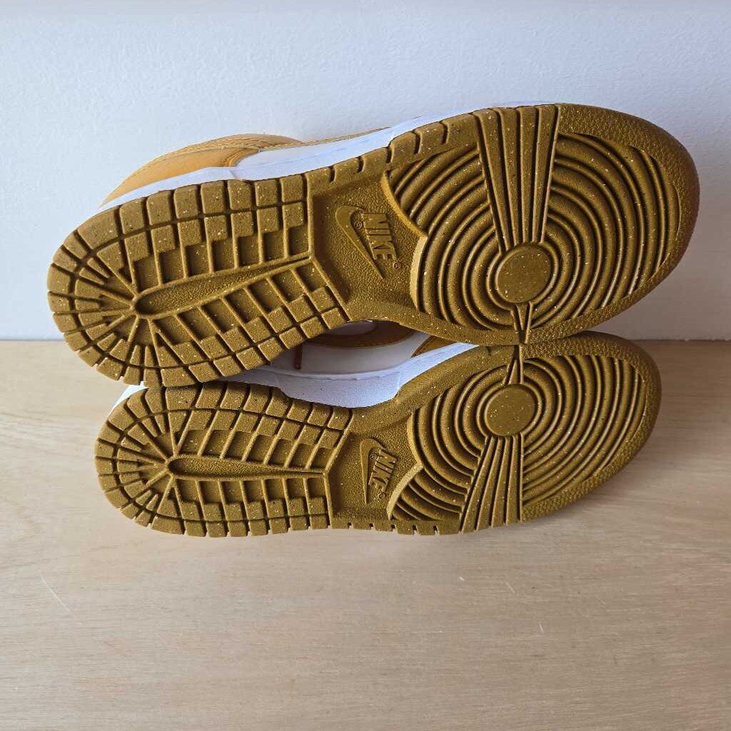 NIKE DUNK LOW SZ 7.5 retail 120.00