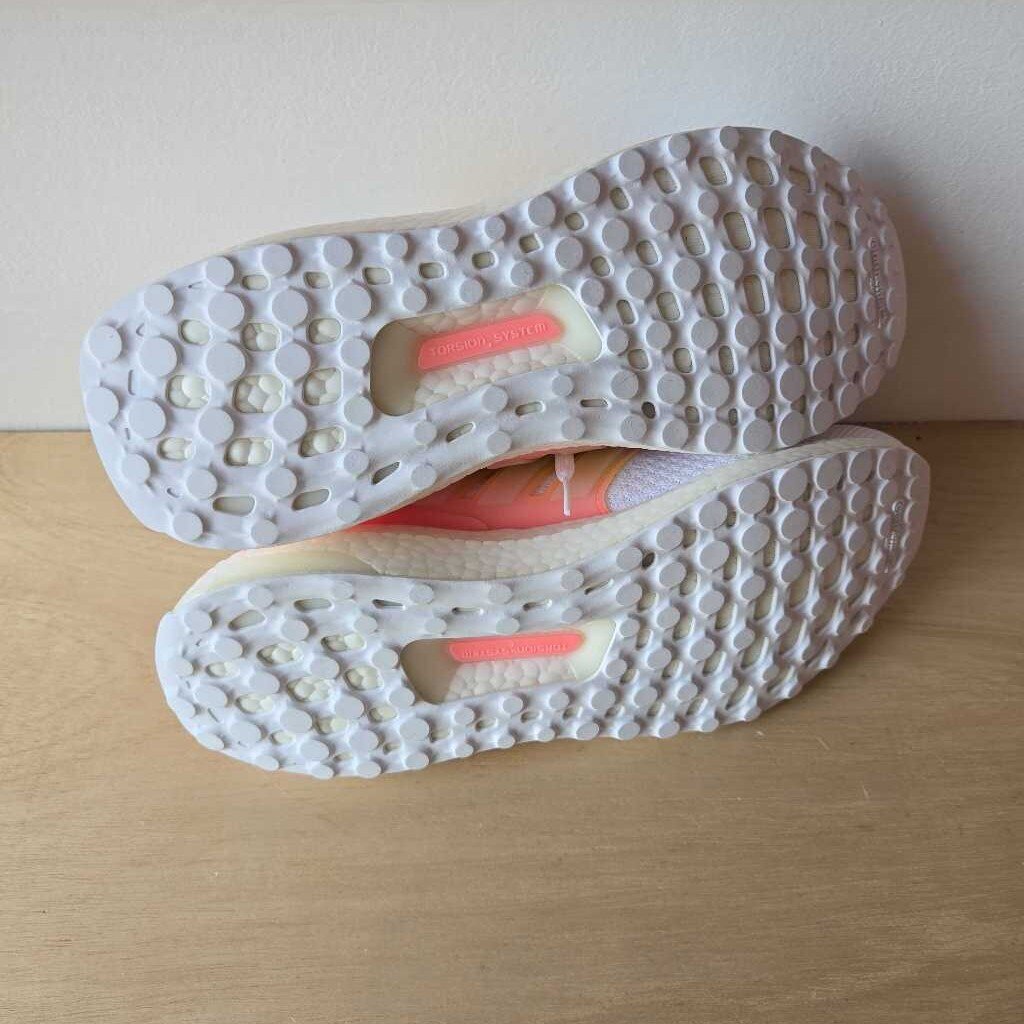 ADIDAS ULTRABOOST 5.0 DINA SZ 8