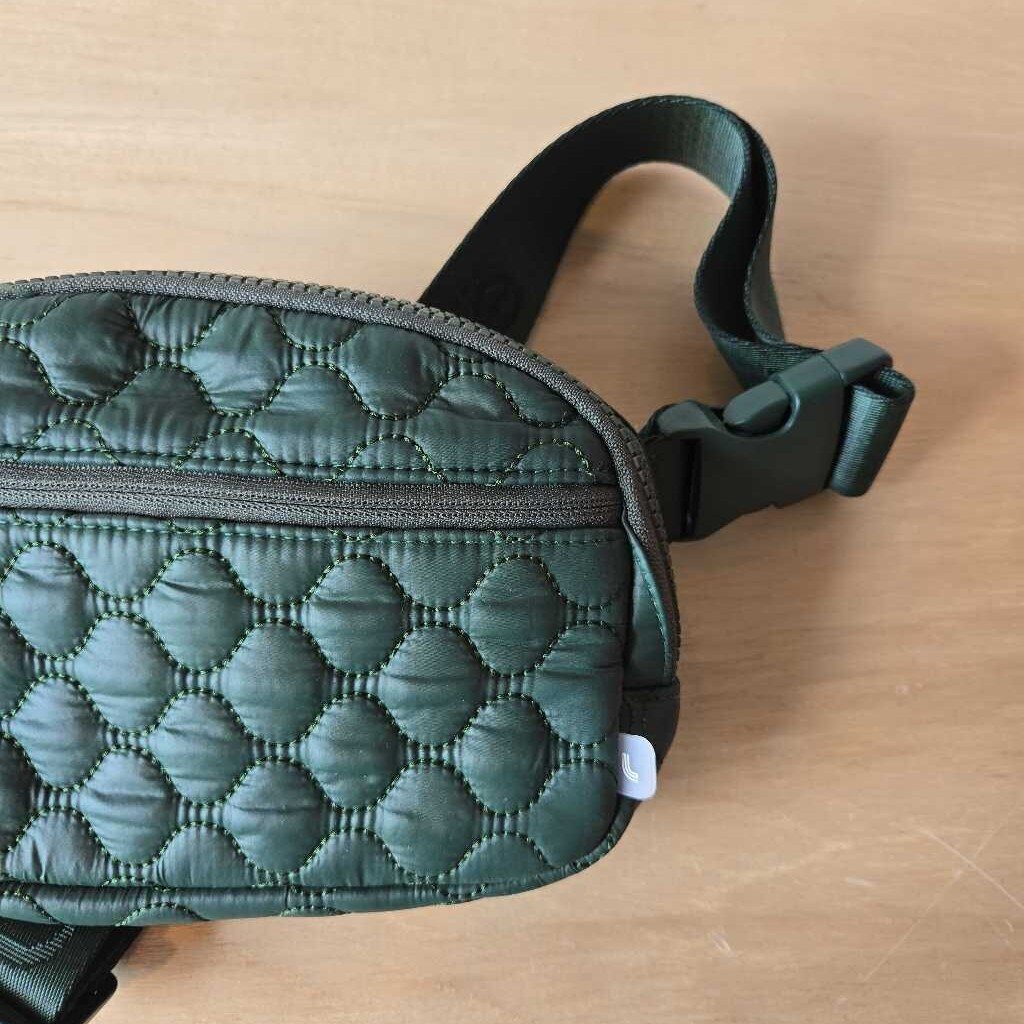 LOLE QUILTED GREEN SLING