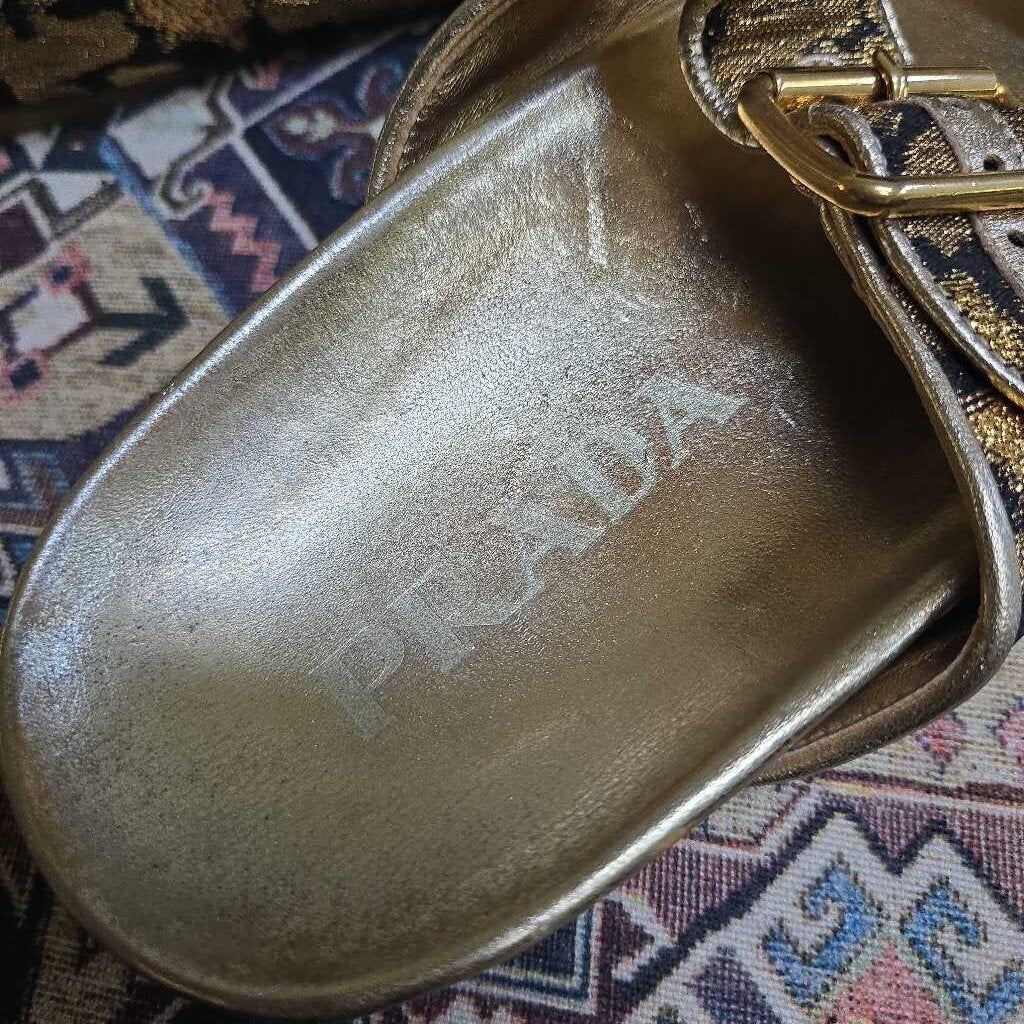 PRADA SLIDES SZ 40 = 8.5/9
