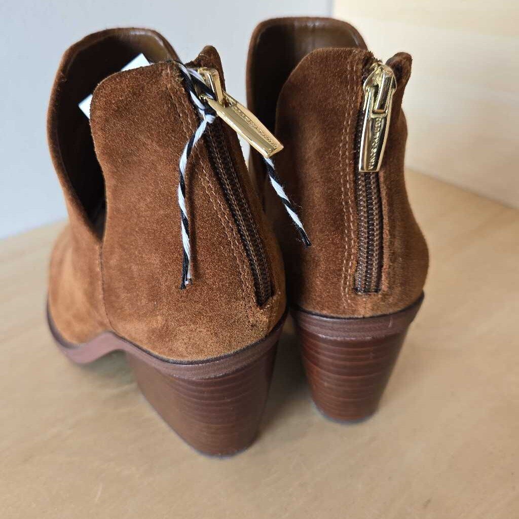 VINCE CAMUTO SZ 7.5