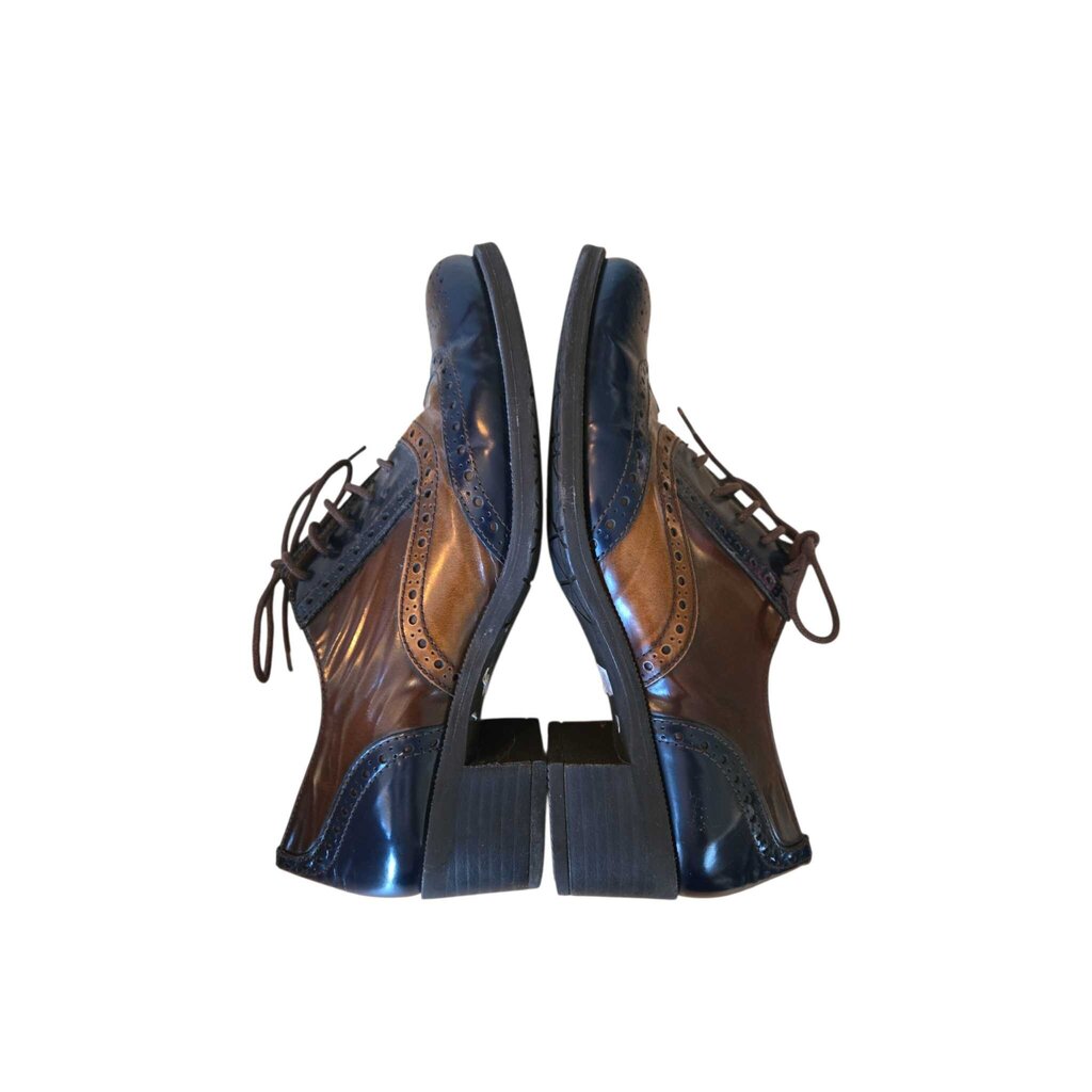 WONDERS SZ 40 = 8.5/9 retail 220.00