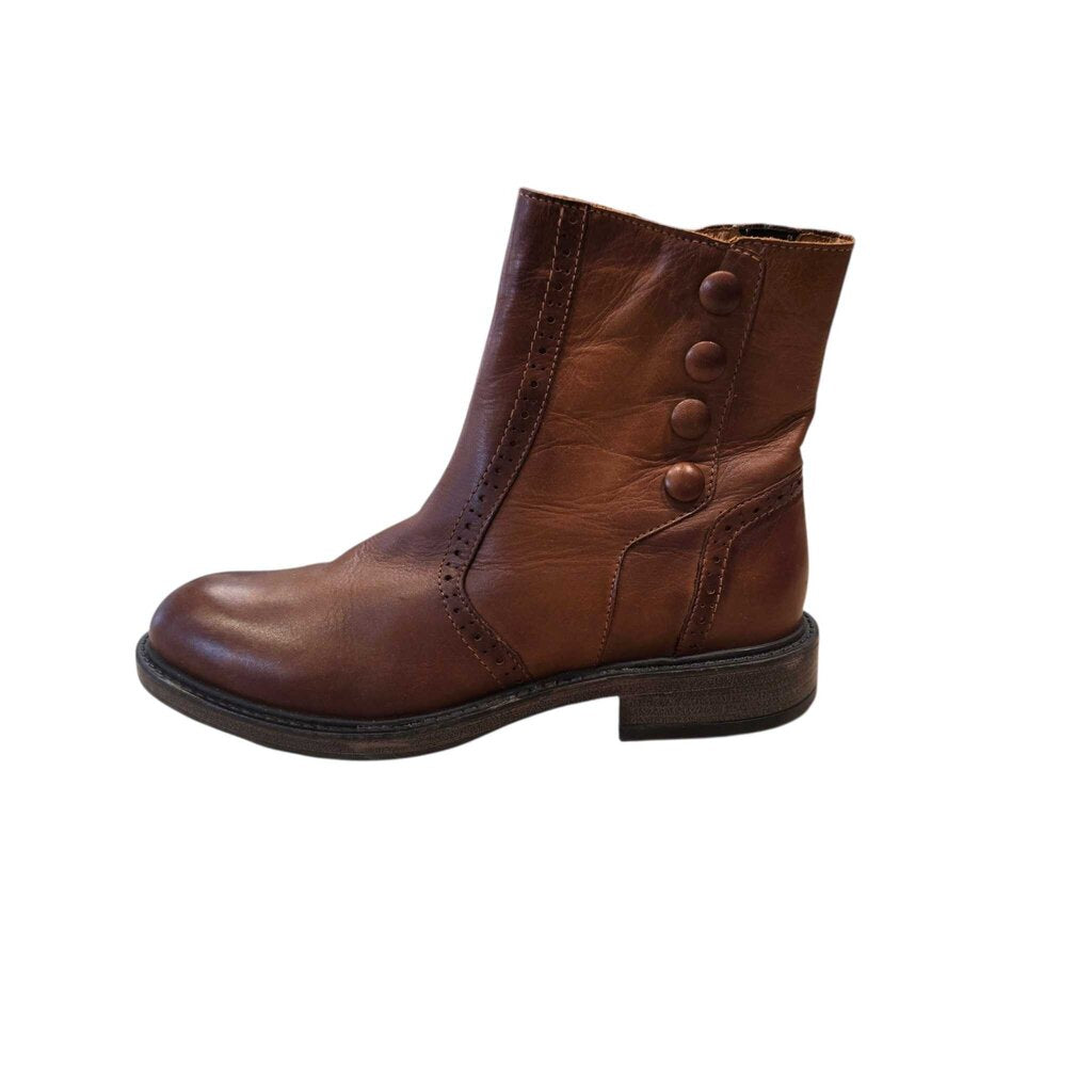 MIZ MOOZ MERRY SZ 39 = 8.5