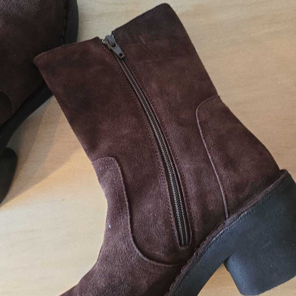 FLY LONDON block heel retail 304.00 SZ 40 = 9/9.5