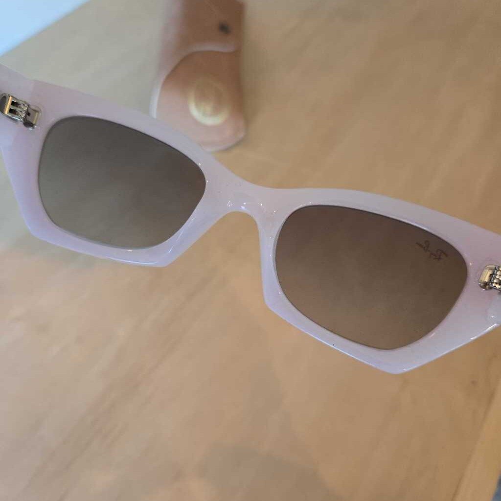 RAYBAN ZENA SNOW WHITE retail 180.00