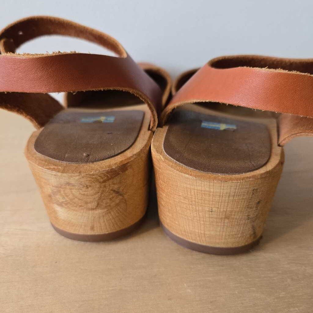 MIA SOFIA CLOG SZ 38 = 7.5/8