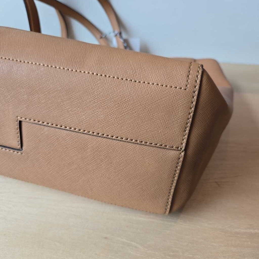 TORY BURCH PARKER TOTE retail 428.00