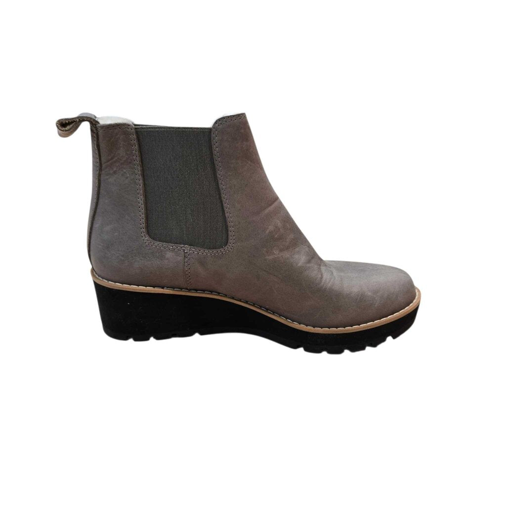 EILEEN FISHER BOOTIE SZ 7
