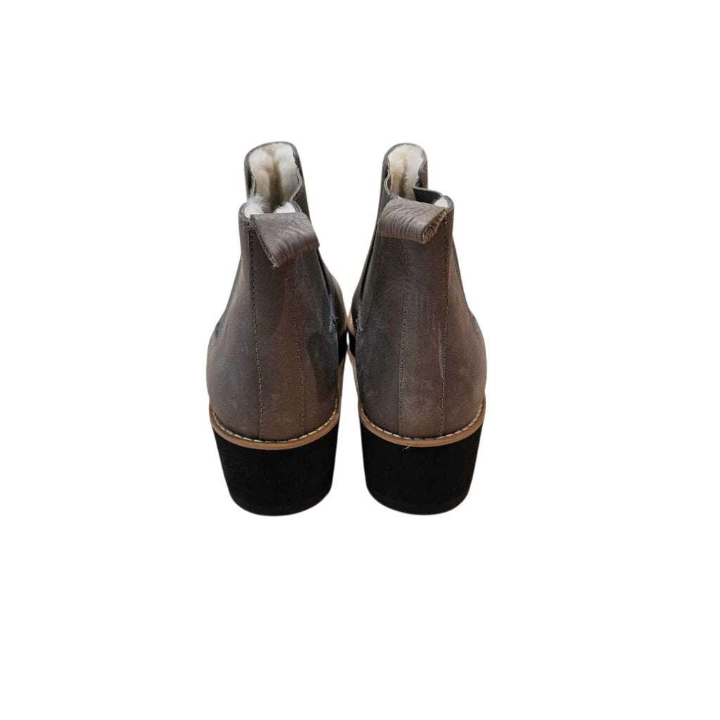 EILEEN FISHER BOOTIE SZ 7