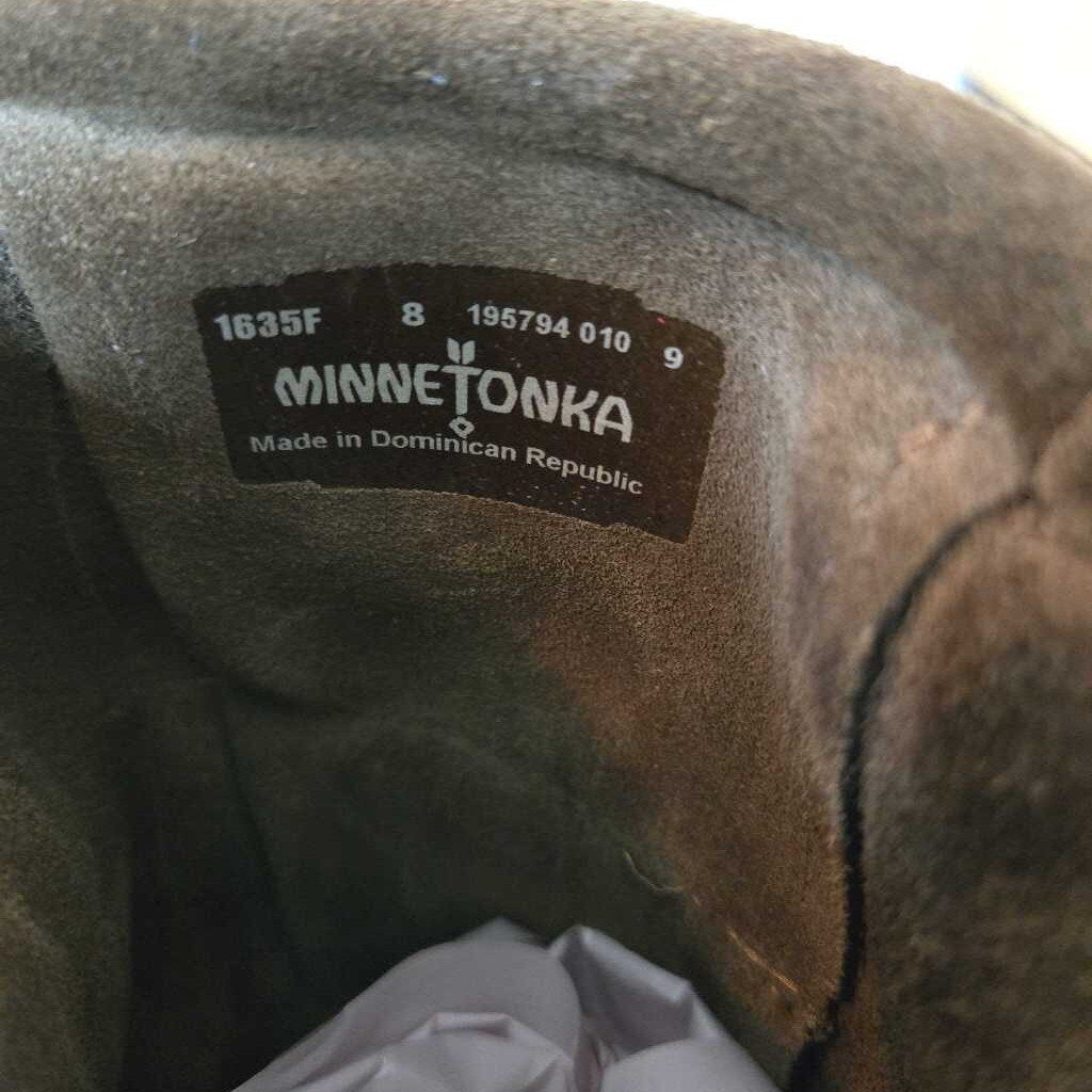 MINNETONKA 3 LAYER FRINGE SZ 8