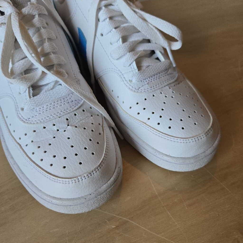 NIKE SZ 8