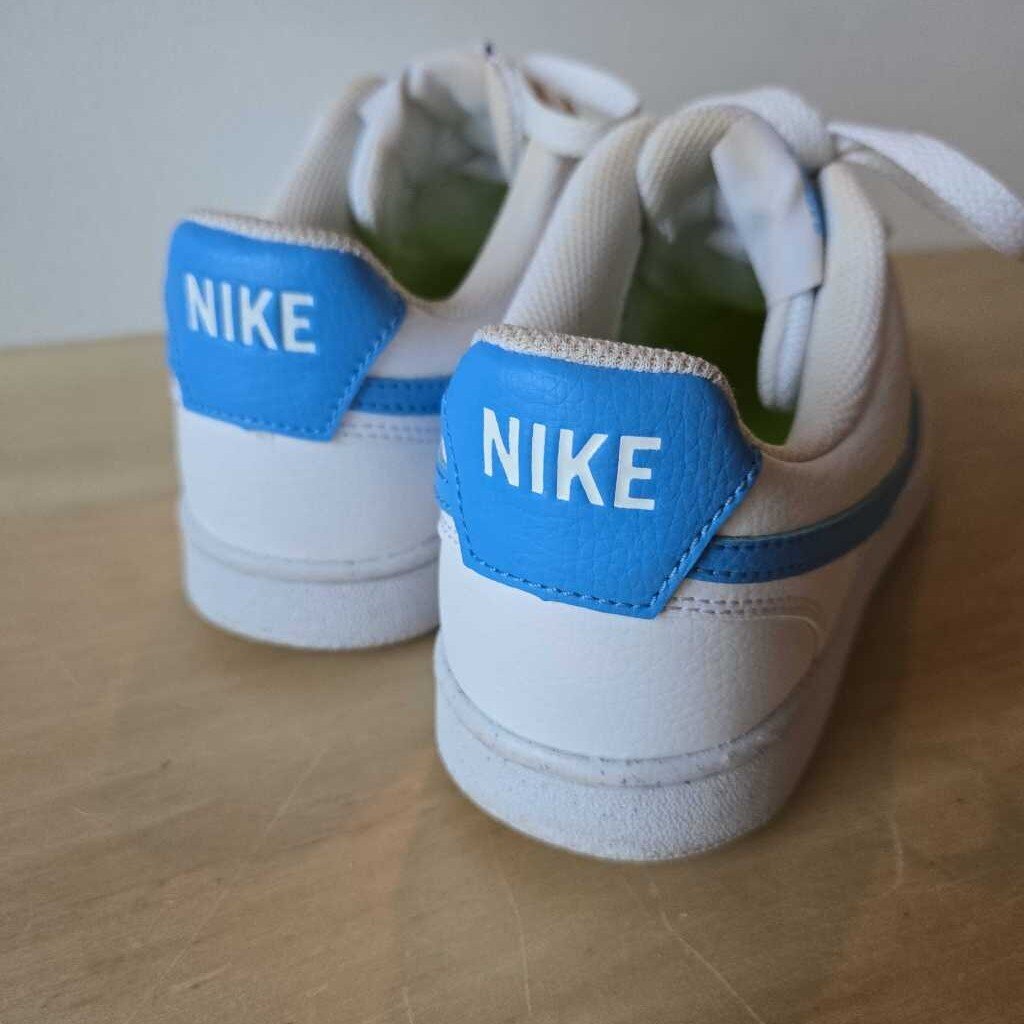 NIKE SZ 8