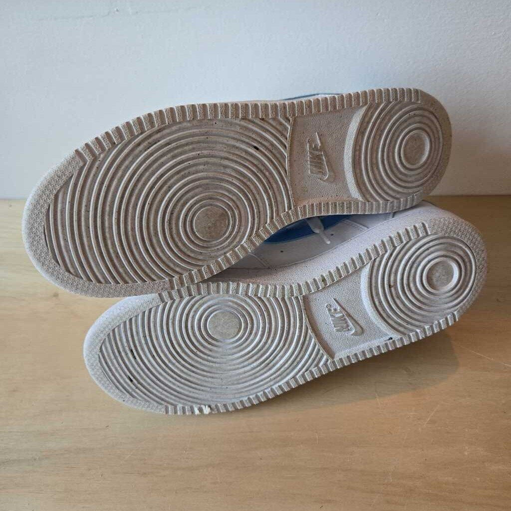 NIKE SZ 8