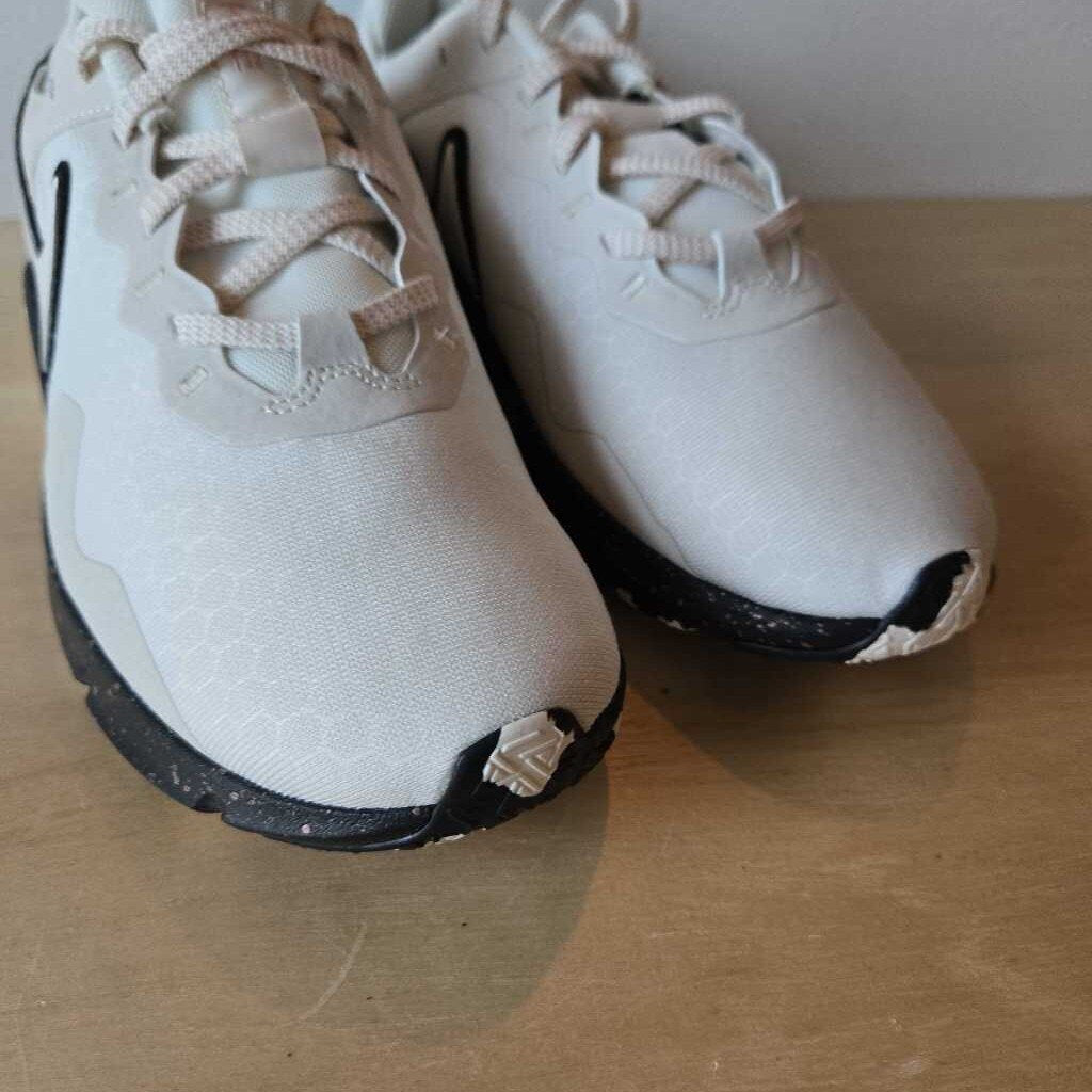 NIKE new SZ 8