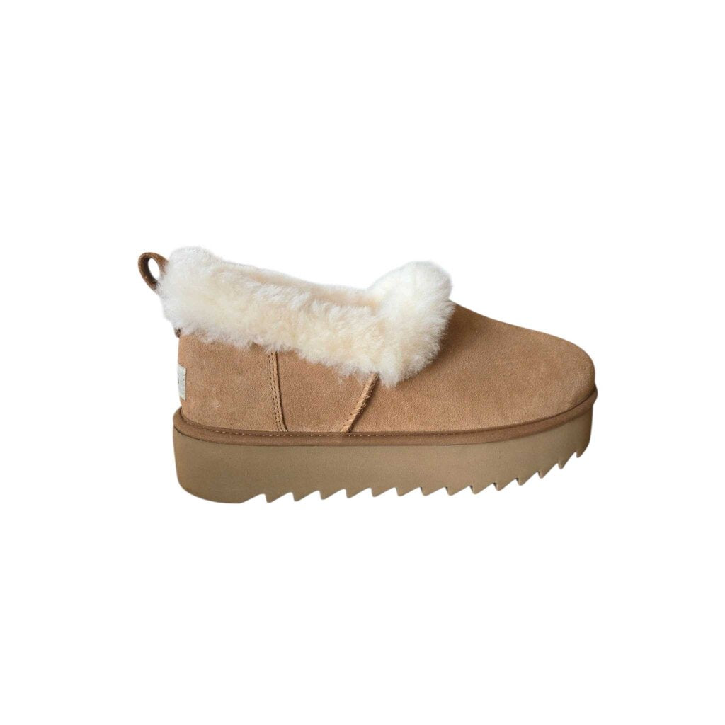 UGG NITA SZ 9 new 120.00
