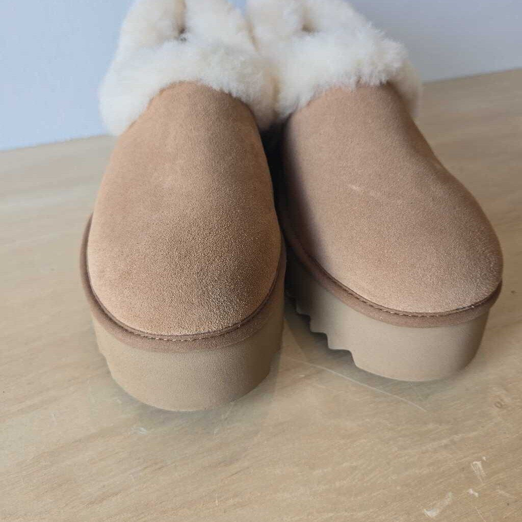 UGG NITA SZ 9 new 120.00