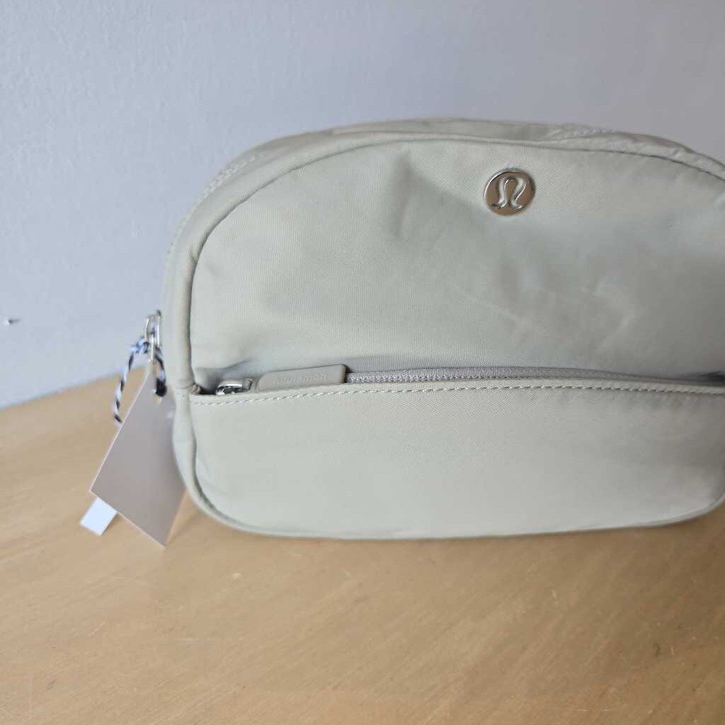 LULULEMON POUCH