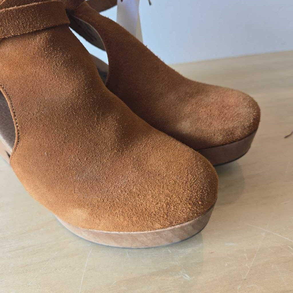 FREE PEOPLE CEDAR CLOG SZ 38 = 7/7.5