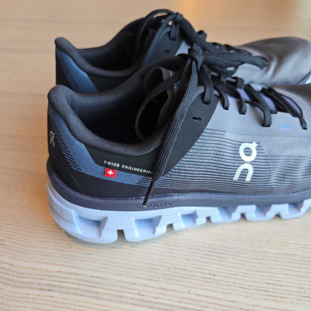 ON CLOUDflow SZ 8.5 retail 170.00