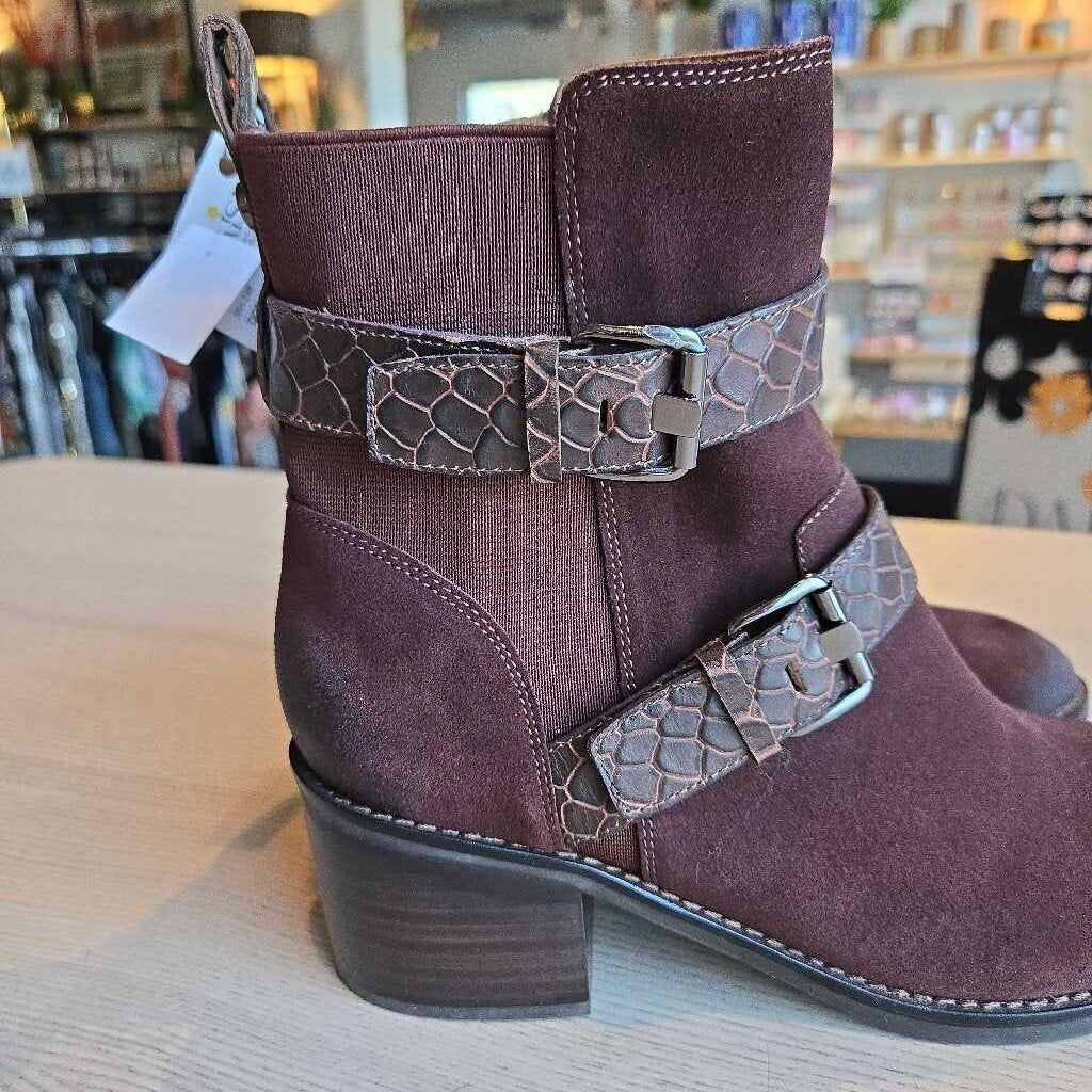 DONALD PLINER DAHLIN SZ 8.5 retail 288.00