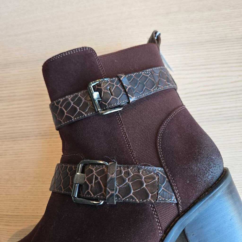 DONALD PLINER DAHLIN SZ 8.5 retail 288.00
