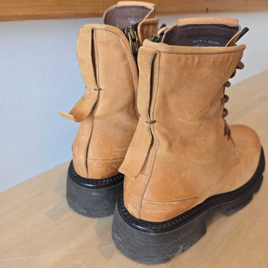 A.S.98 LUKIE SZ 41 = 9.5/10 retail 385.00