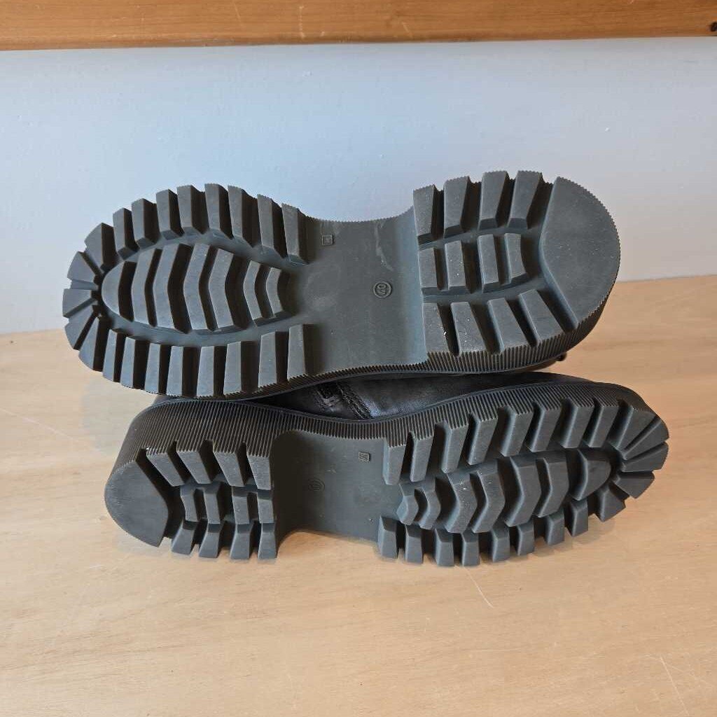 A.S.98 OLIVE SZ 40 = US 9/9.5 retail 375.00
