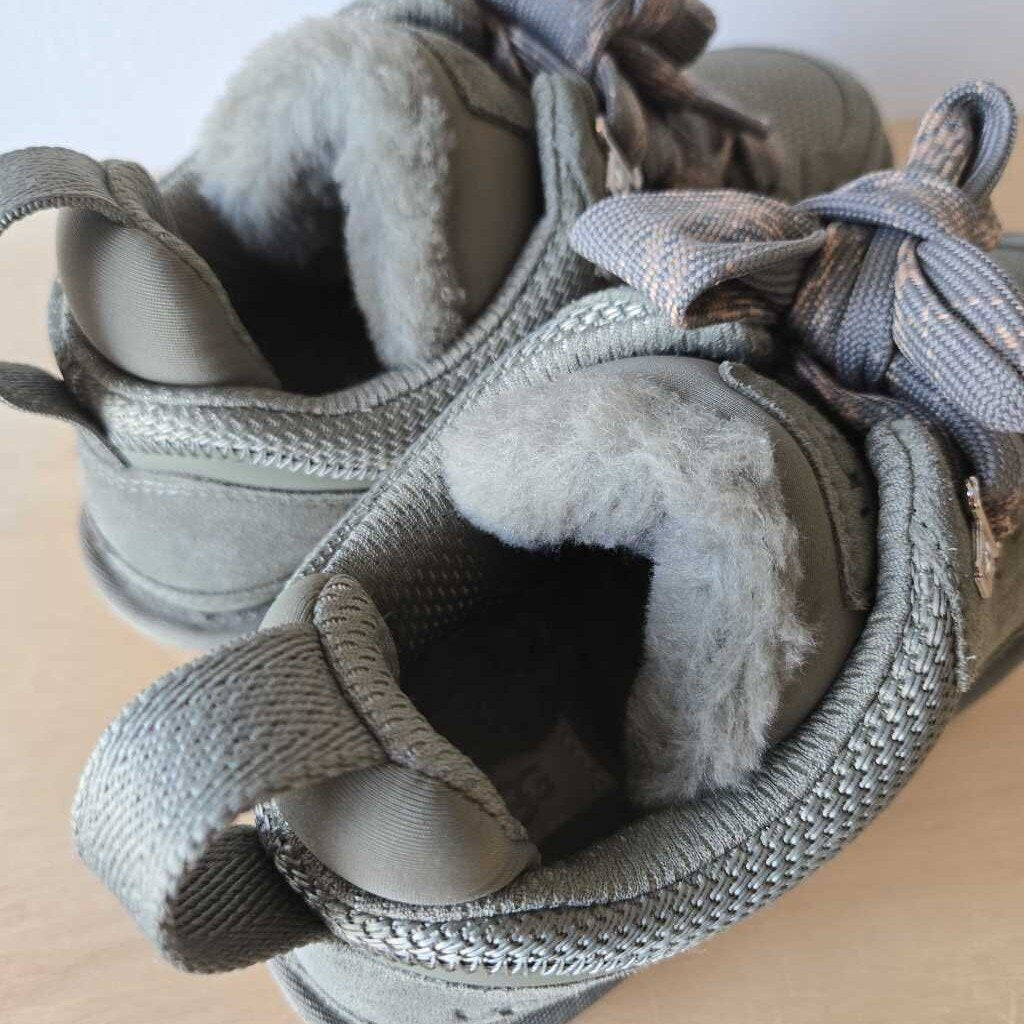 UGG LOWMEL new SZ 7