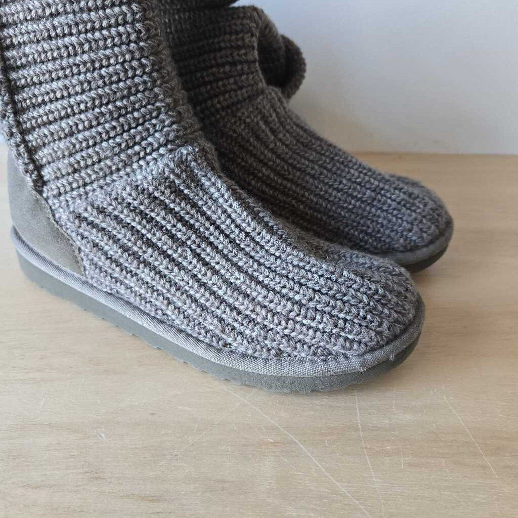 UGG BUTTON BAILEY size 5 youth = SZ 6.5