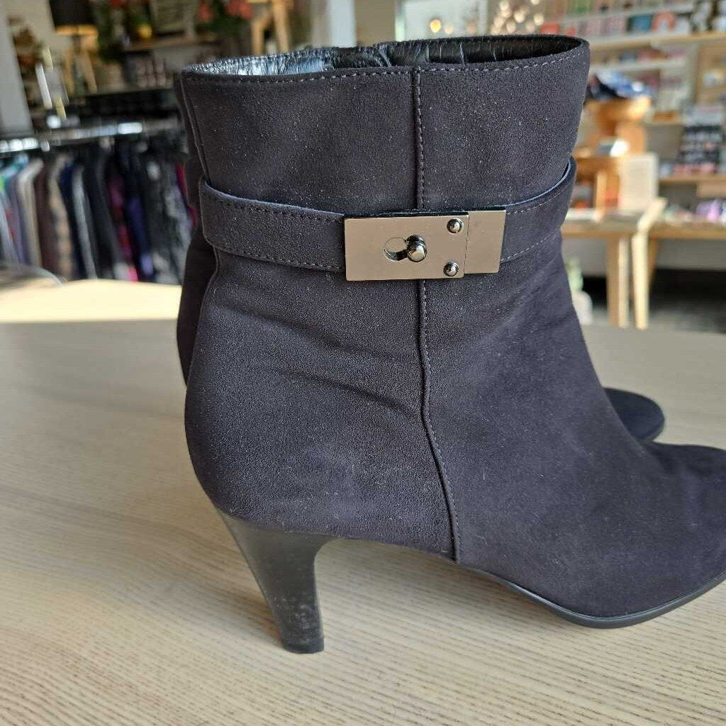 AQUATALIA DANELE SUEDE retail 495.00 SZ 9.5