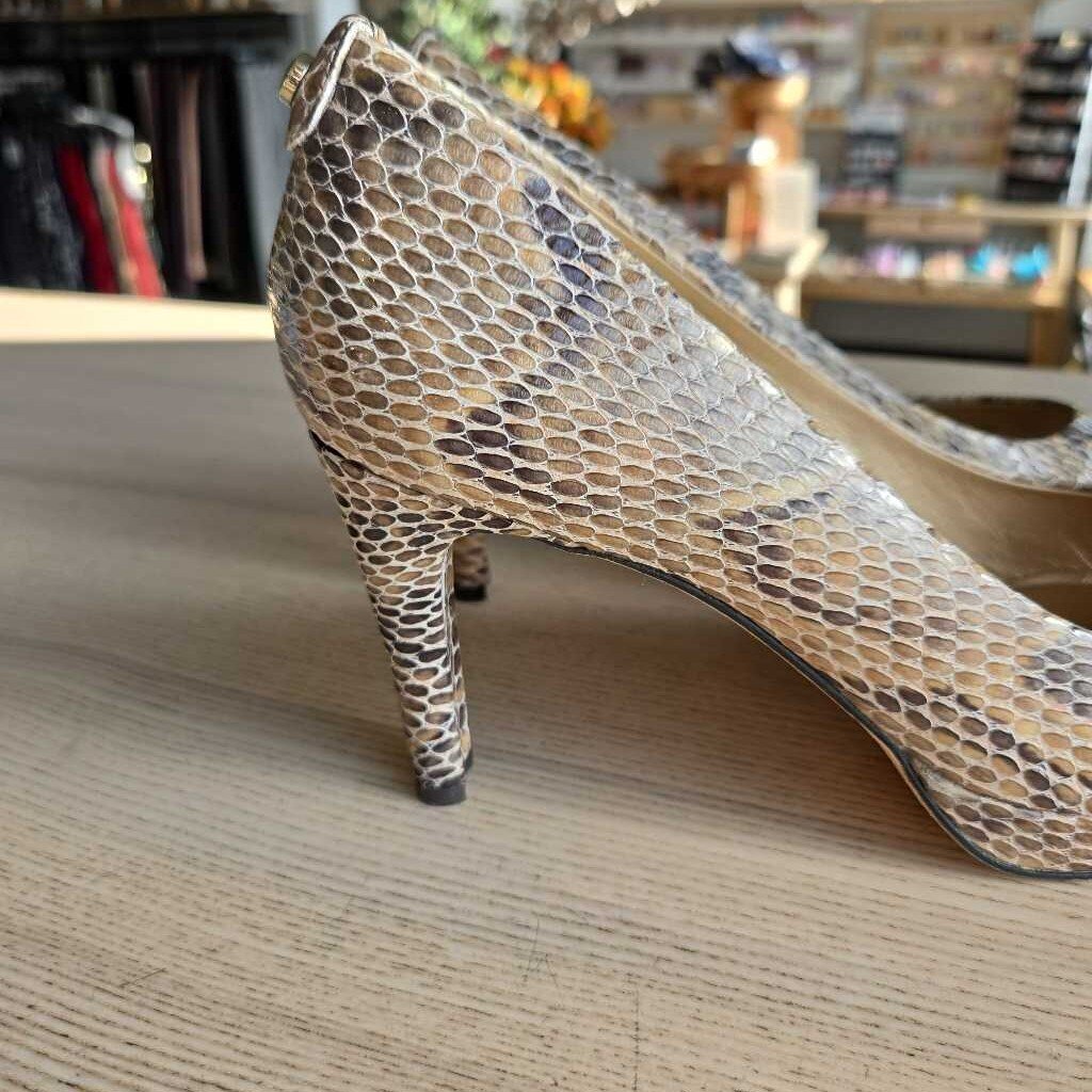STUART WEITZMAN PLAINFIELD SZ 10 retail 335.00