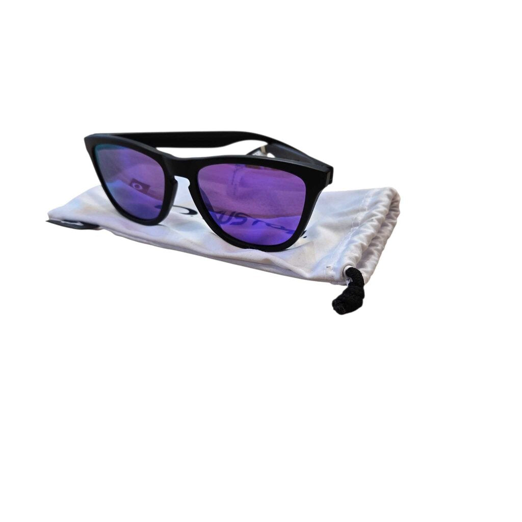 OAKLEY frogskins retail 160.00