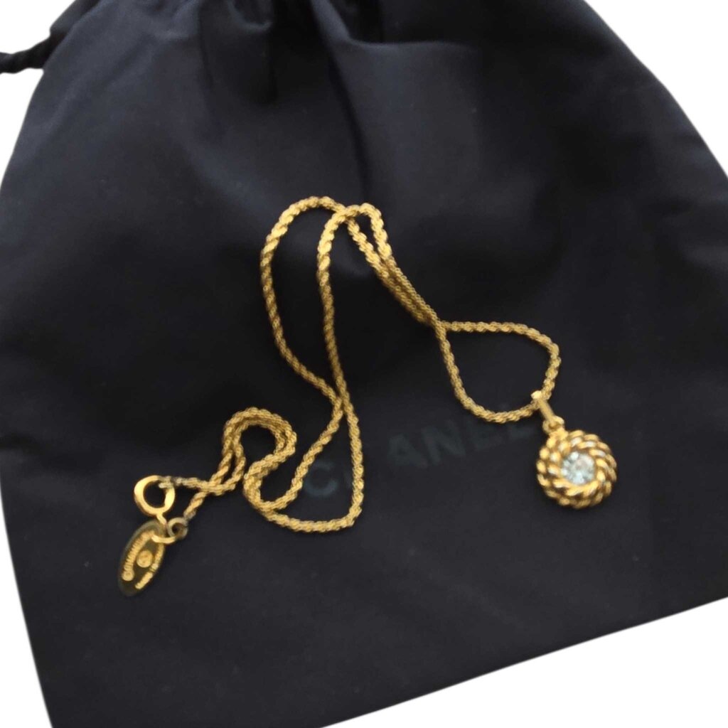 vintage CHANEL NECKLACE