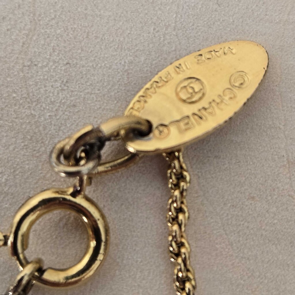 vintage CHANEL NECKLACE
