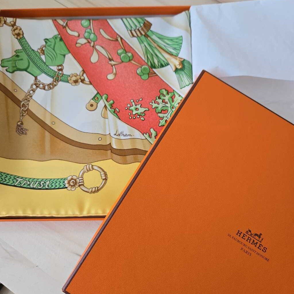 HERMES soleilde soie SCARF w box