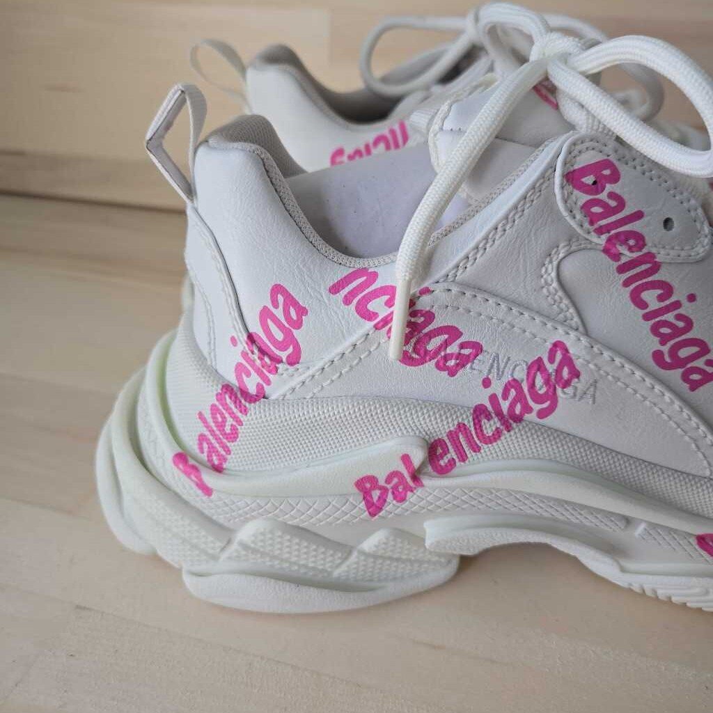 BALENCIAGA TRIPLE S SZ 39 = 8.5/9