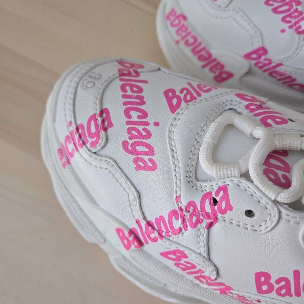 BALENCIAGA TRIPLE S SZ 39 = 8.5/9