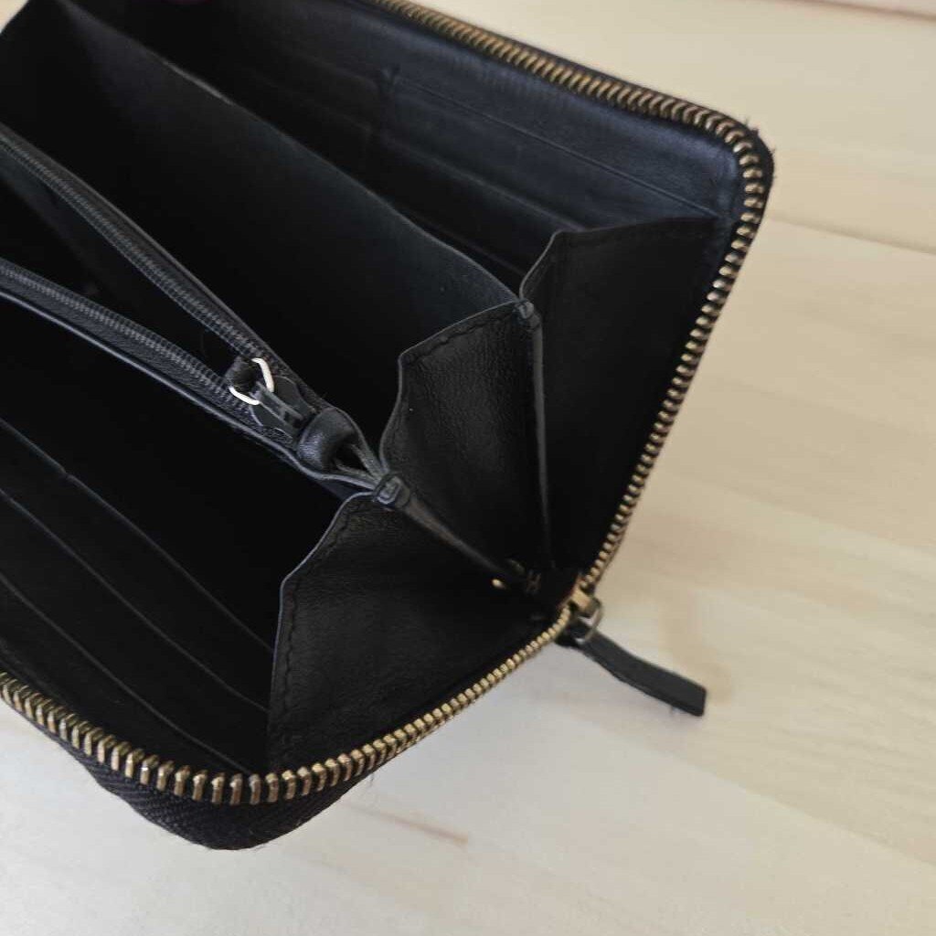 GUCCI GG ZIP WALLET