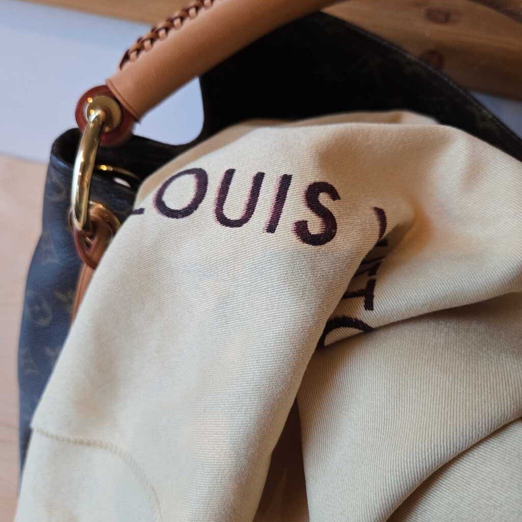 LOUIS VUITTON ARTSY MM brand new