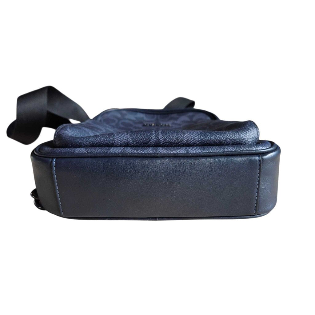 COACH ethan pack in signature denim RETAIL 378.00