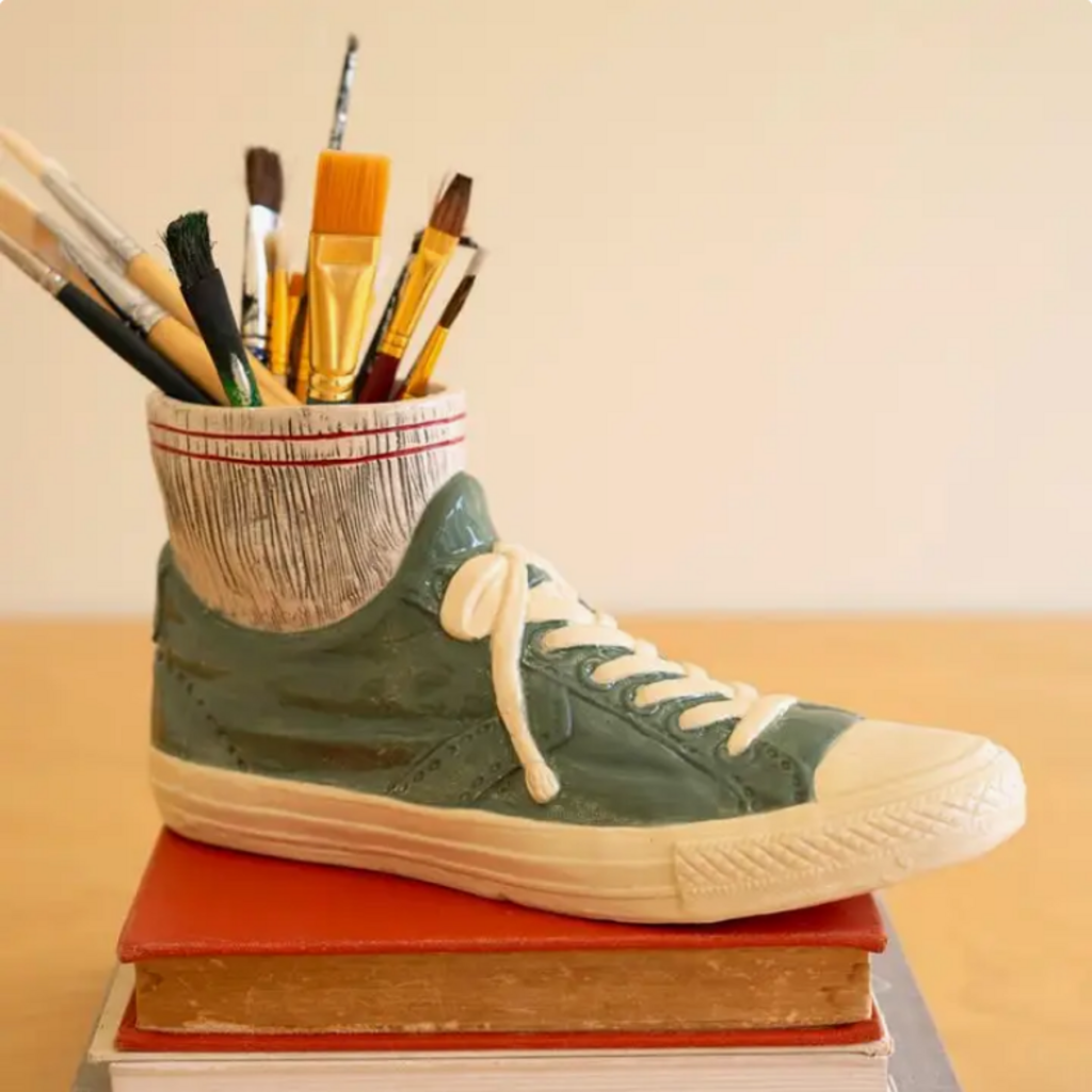 SNEAKER VASE
