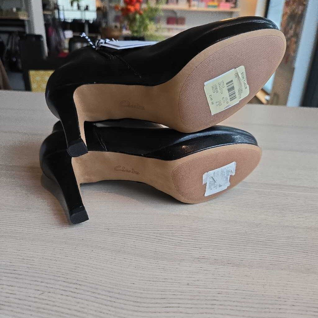 CLARKS SZ 6.5 retail 140.00