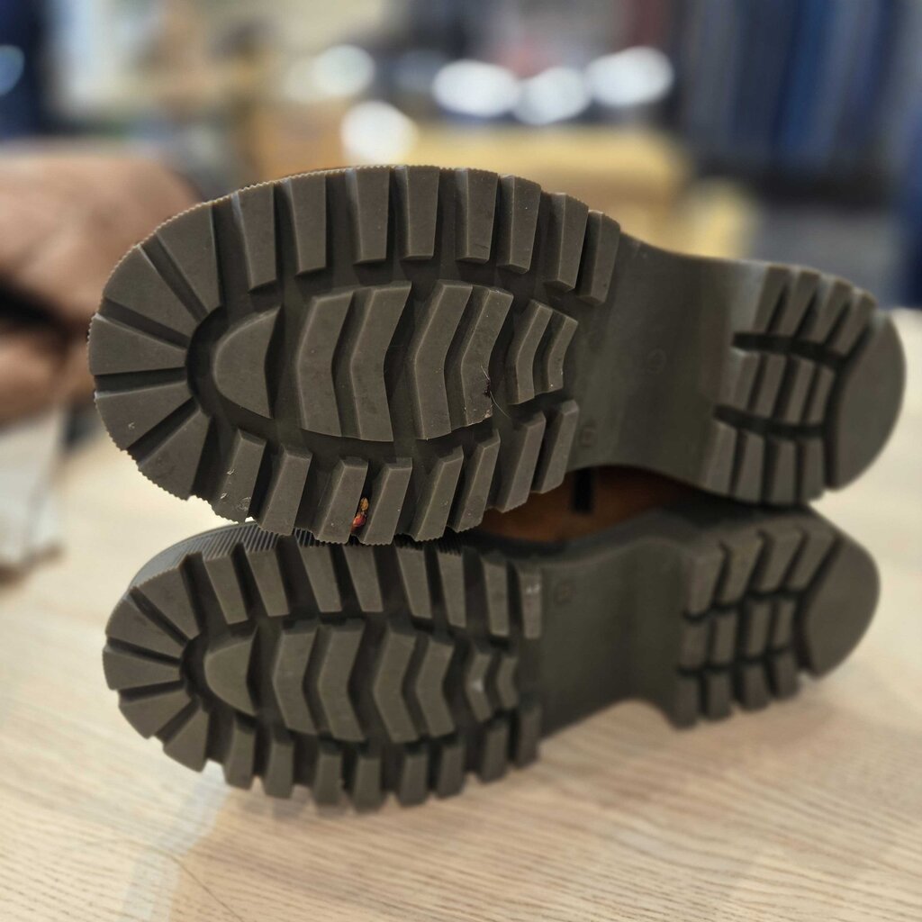 A.S. 98 TOP DOG retail 328.00 SZ 40 = 9/9.5