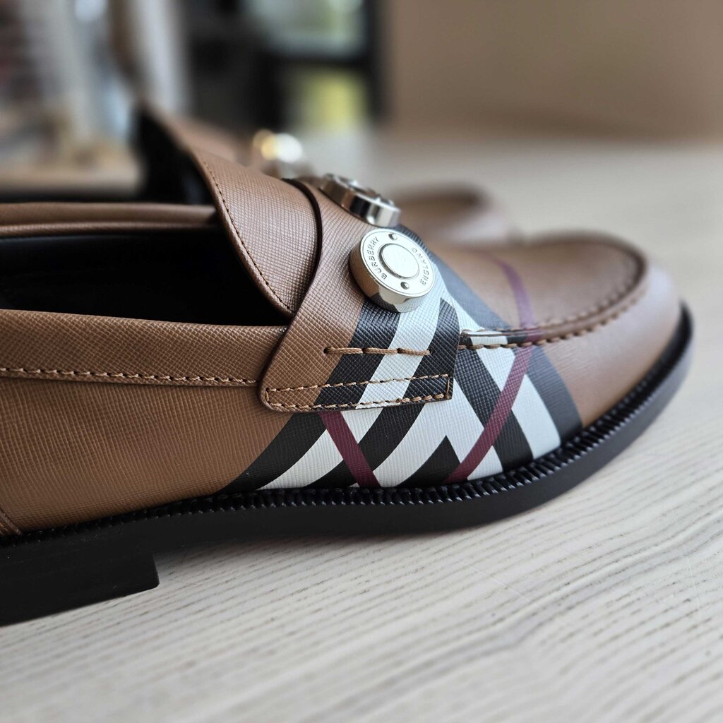 BURBERRY LOAFER SZ 41 = 10