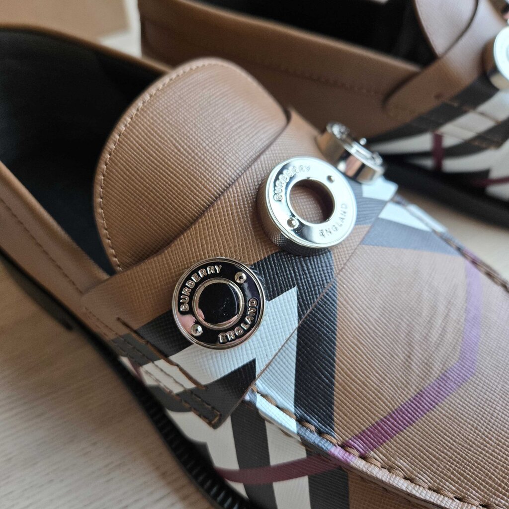 BURBERRY LOAFER SZ 41 = 10