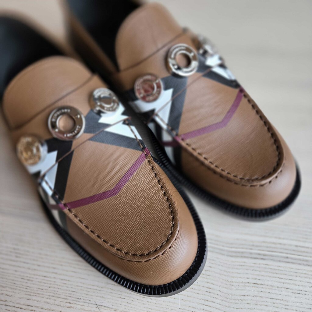 BURBERRY LOAFER SZ 41 = 10