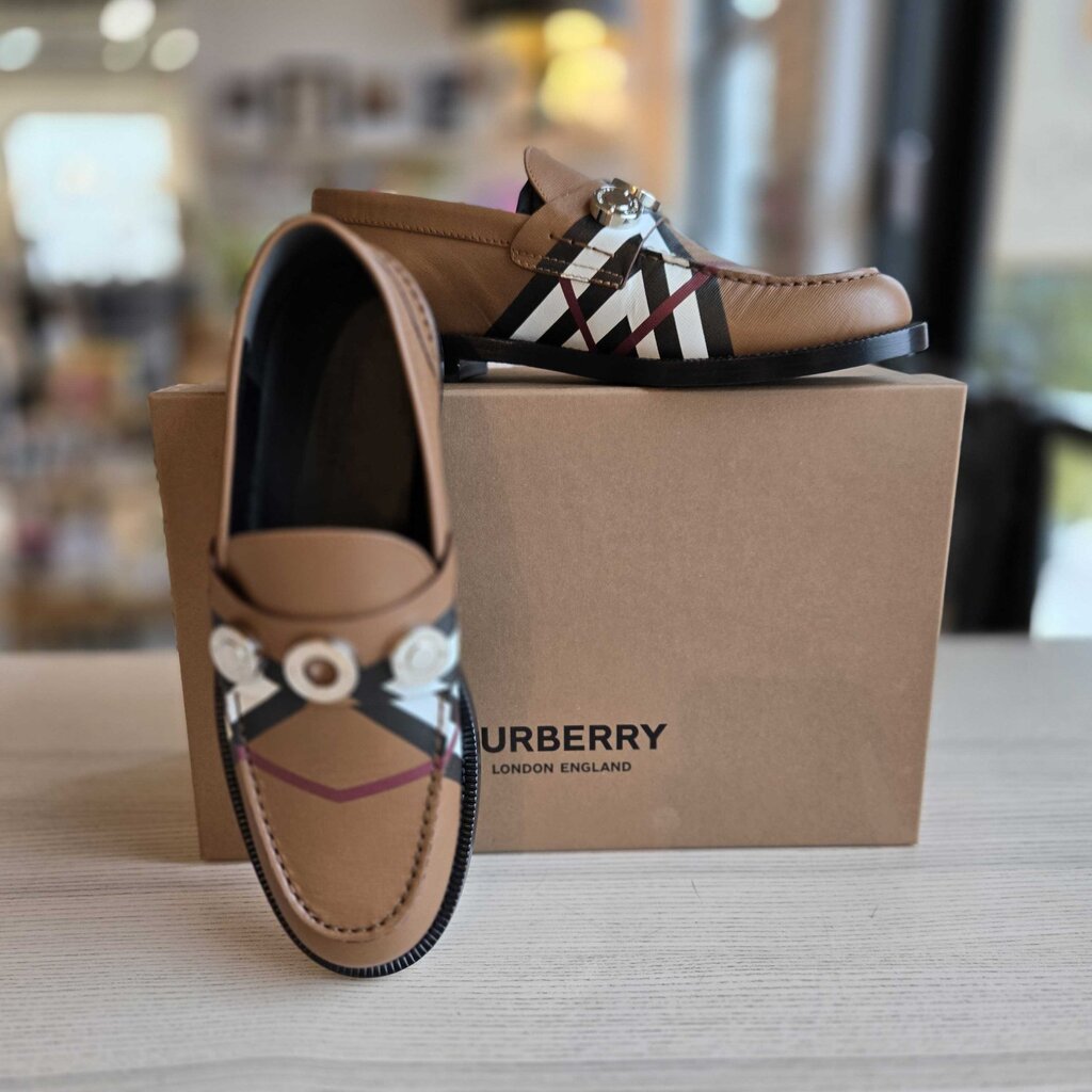 BURBERRY LOAFER SZ 41 = 10