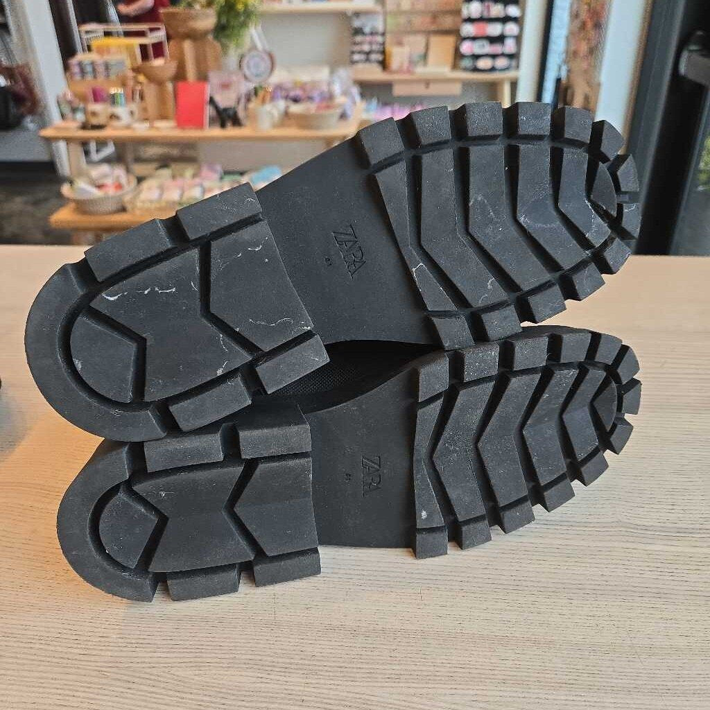 ZARA SZ 41 = US 9.5/10