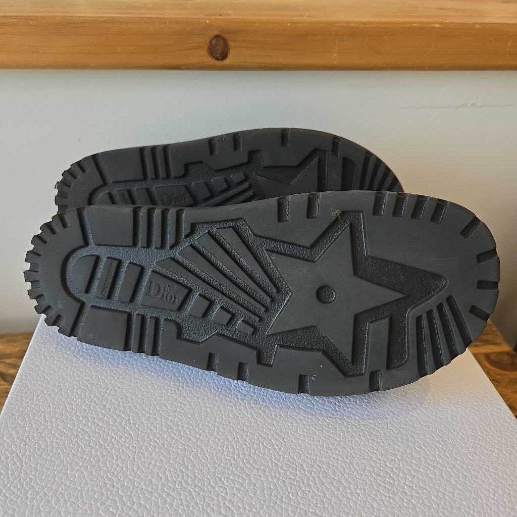 DIOR CANNAGE QUILTED SZ 39.5 retail 1290.00