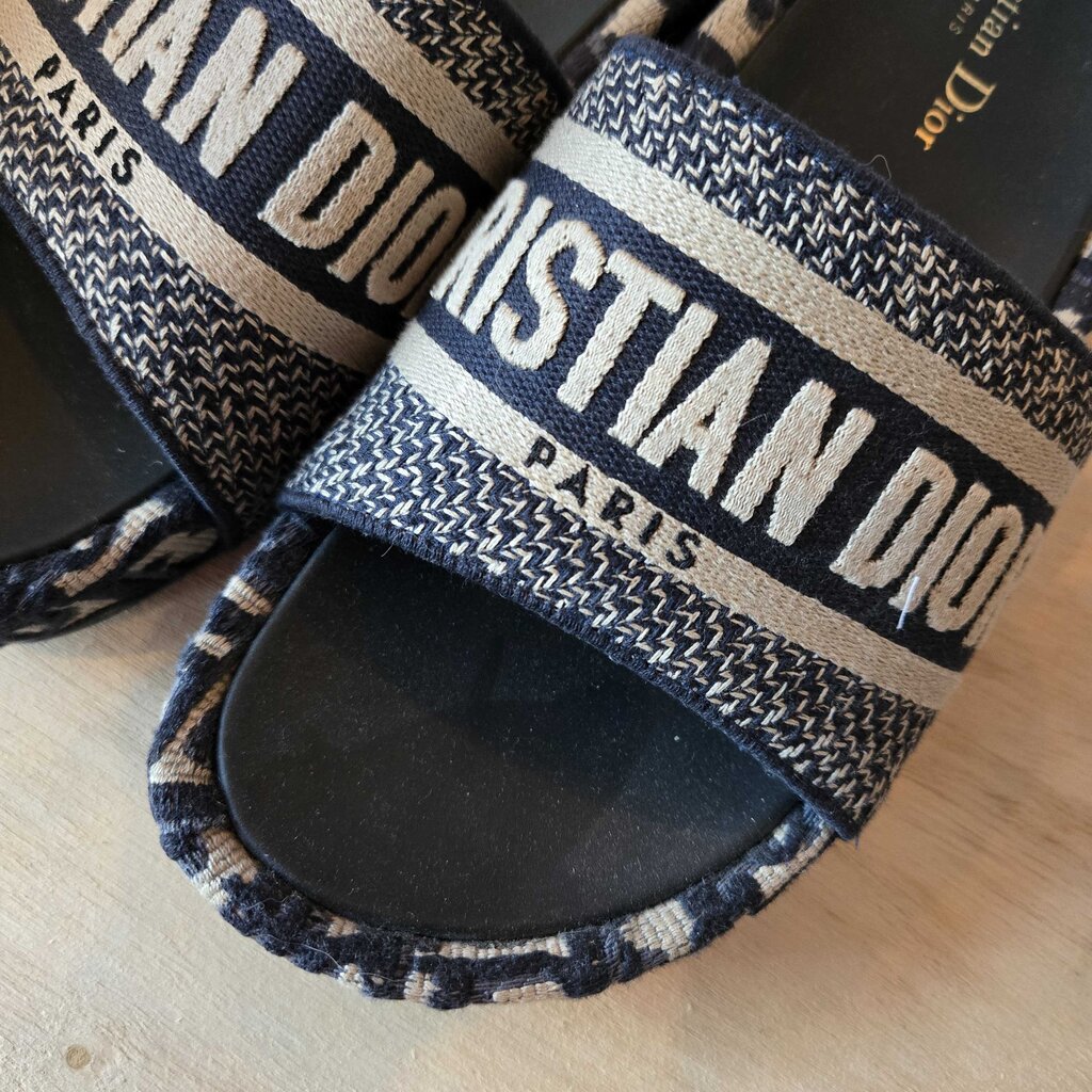 CHRISTIAN DIOR D-WAY SZ 40 = 9.5/10 retail 890.00